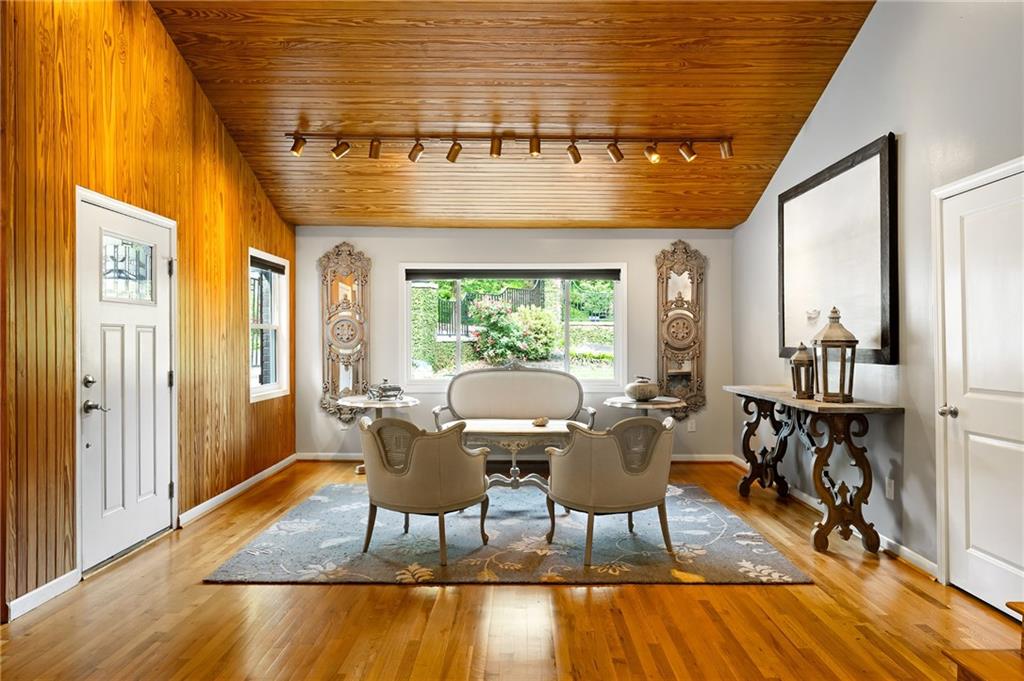 132 Laurel Drive NE