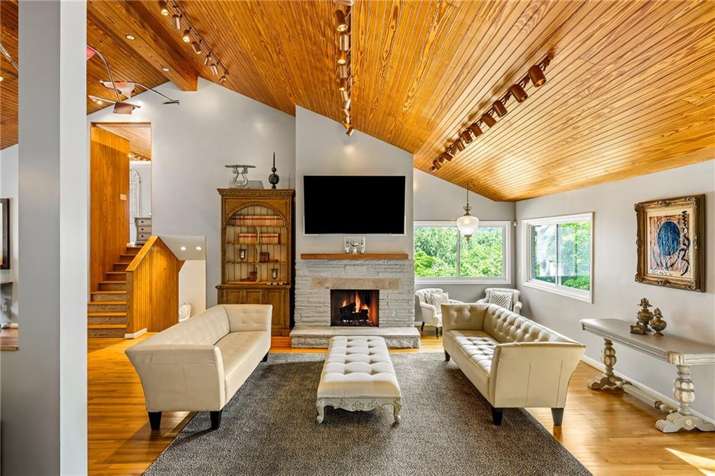 132 Laurel Drive NE