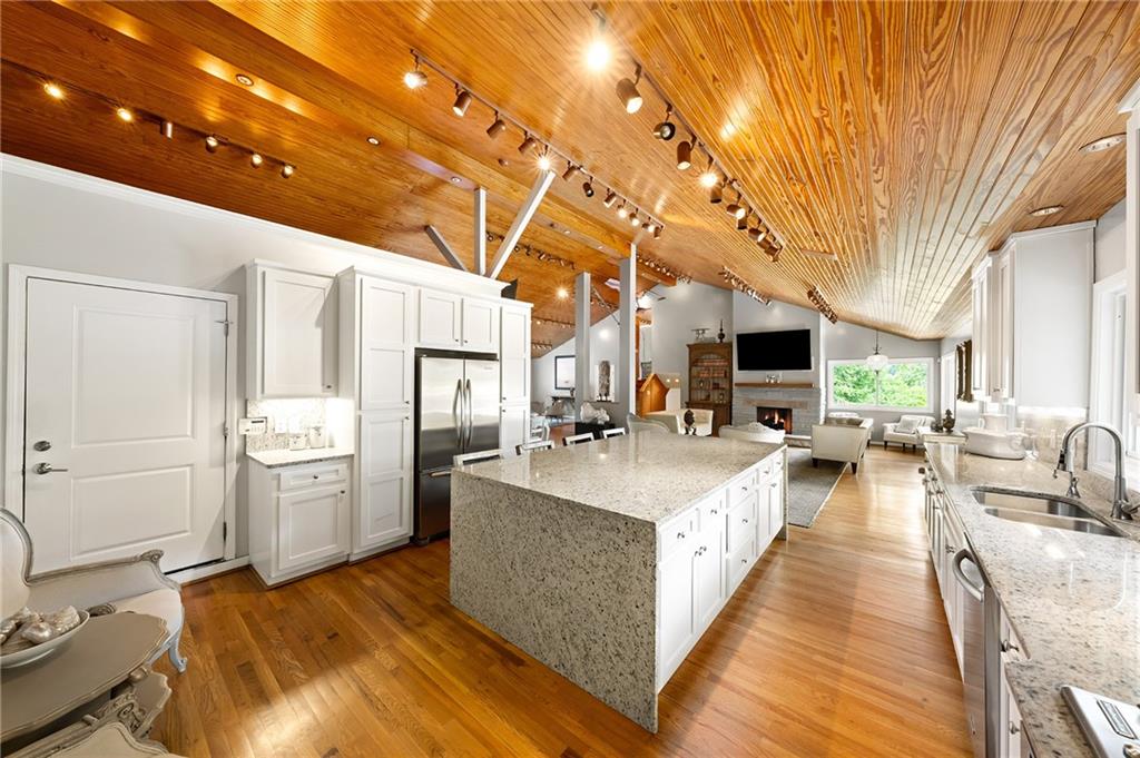 132 Laurel Drive NE