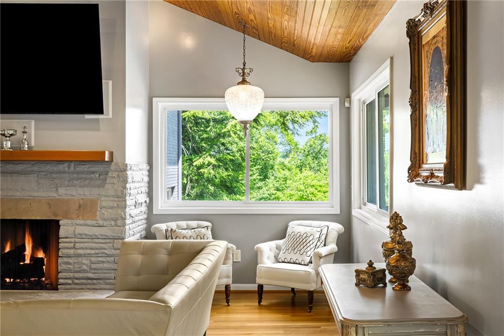 132 Laurel Drive NE