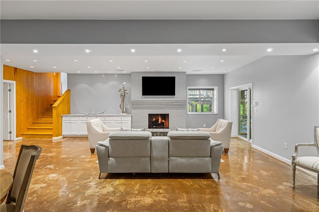 132 Laurel Drive NE