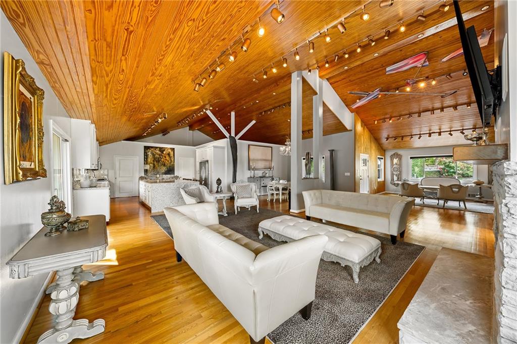 132 Laurel Drive NE