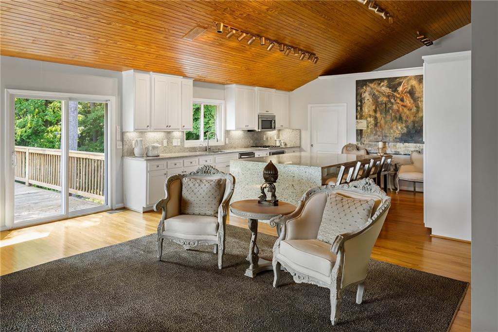 132 Laurel Drive NE