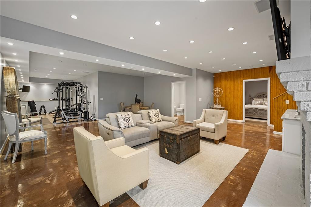 132 Laurel Drive NE