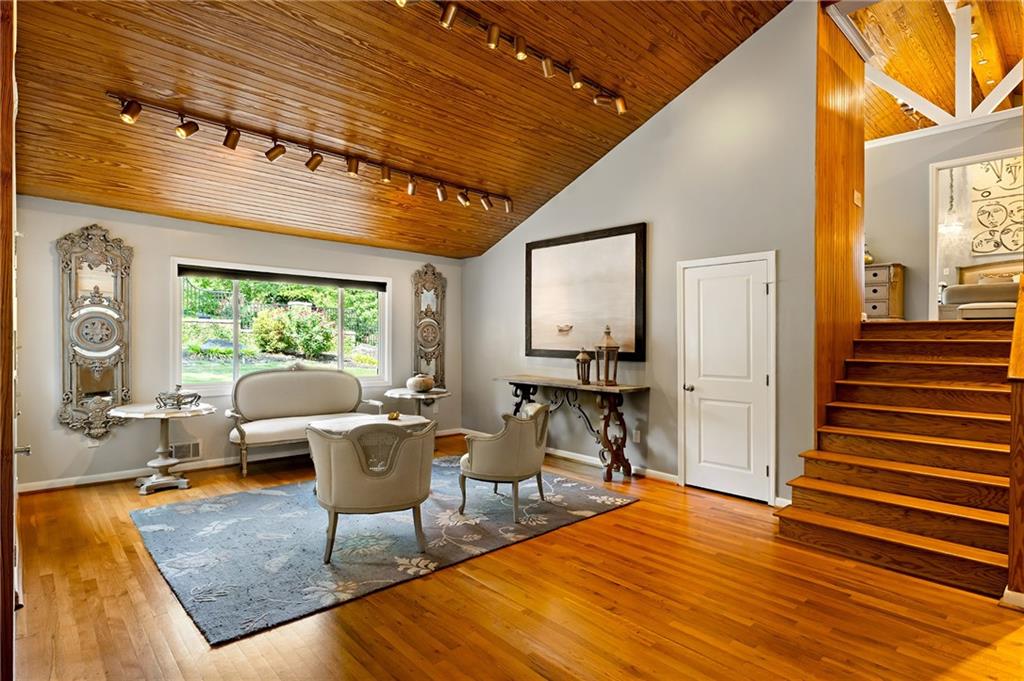132 Laurel Drive NE