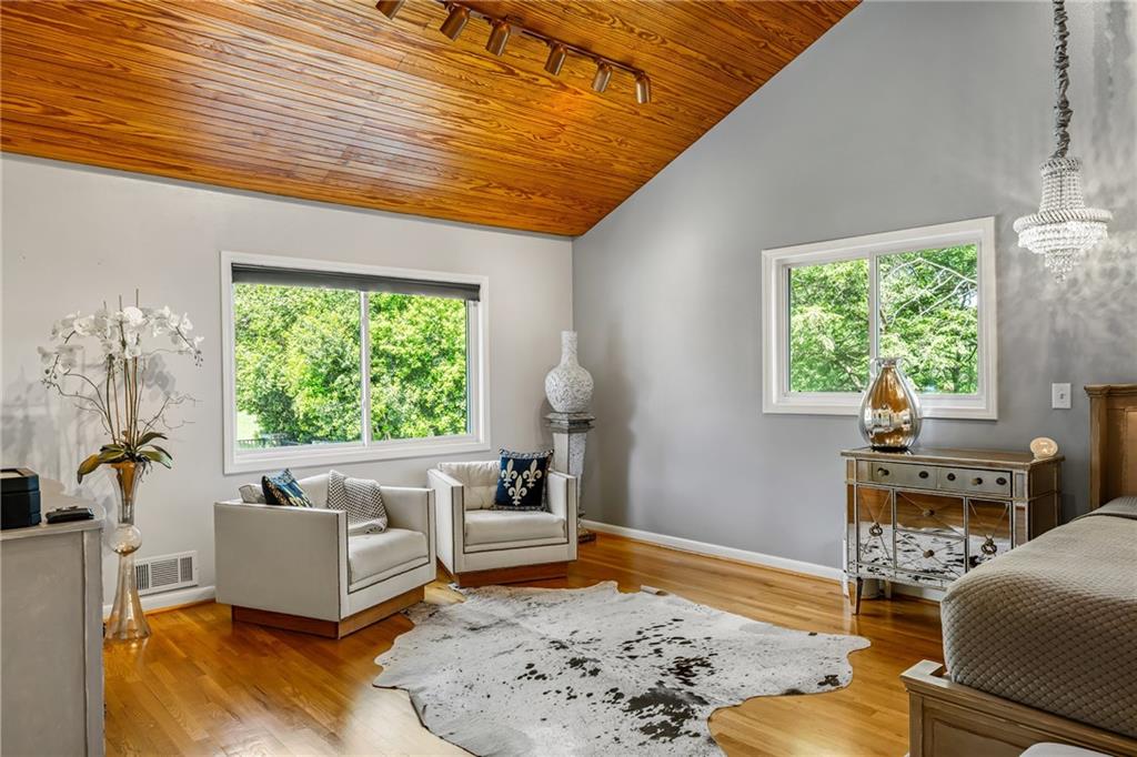 132 Laurel Drive NE