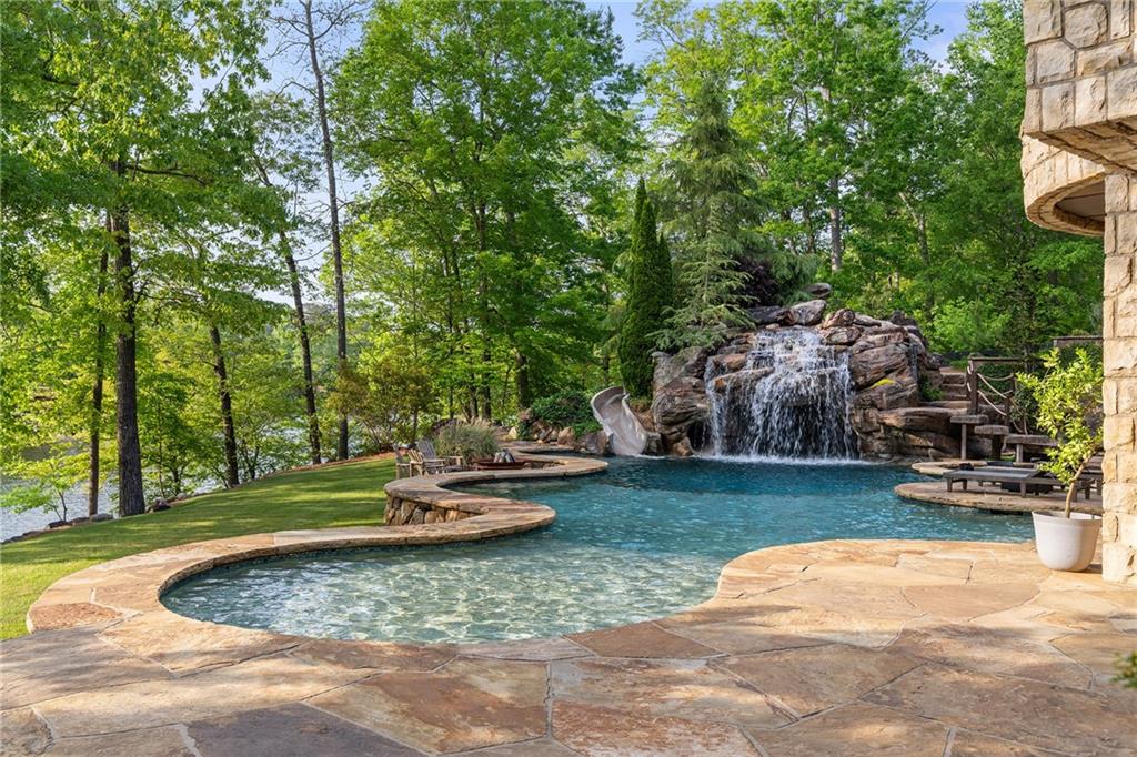 550 Blue Heron Way
