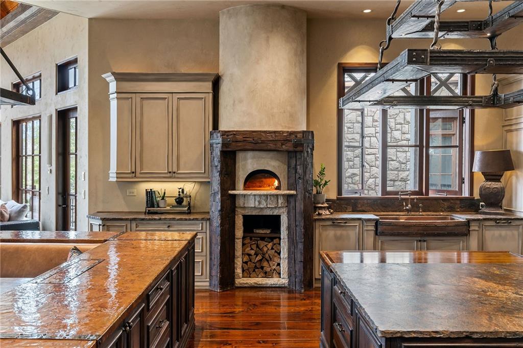 550 Blue Heron Way