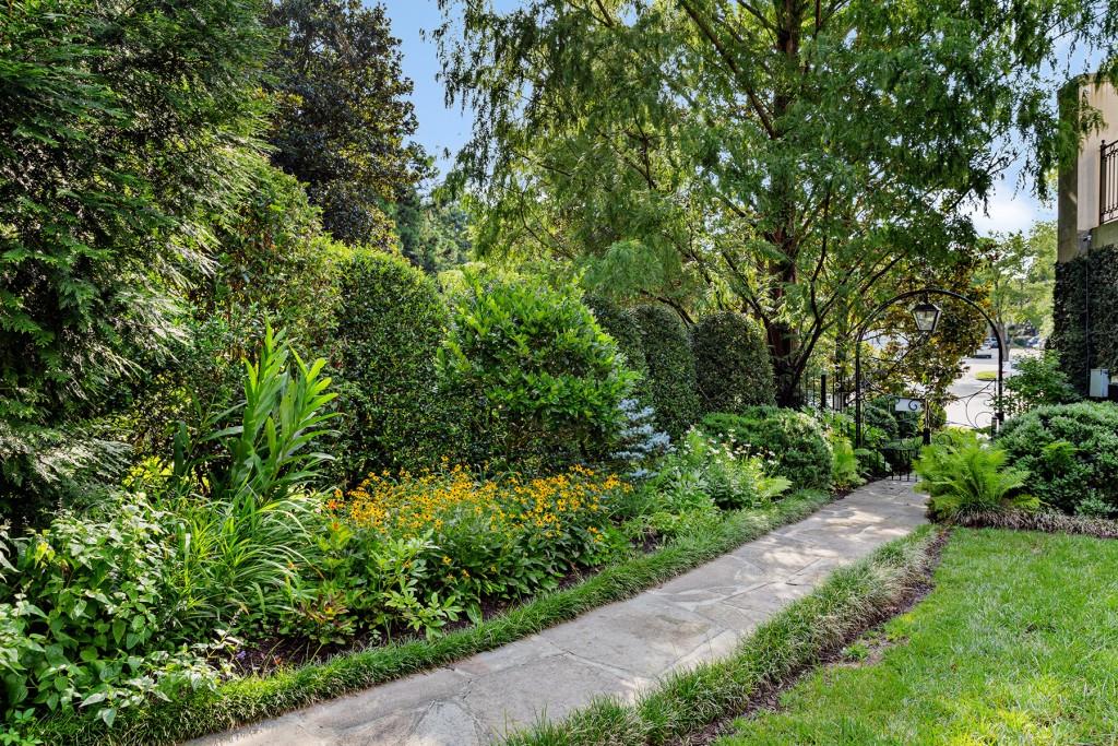2288 Peachtree Road NW Unit 13