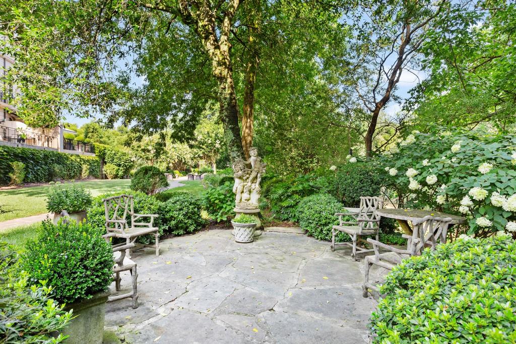 2288 Peachtree Road NW Unit 13