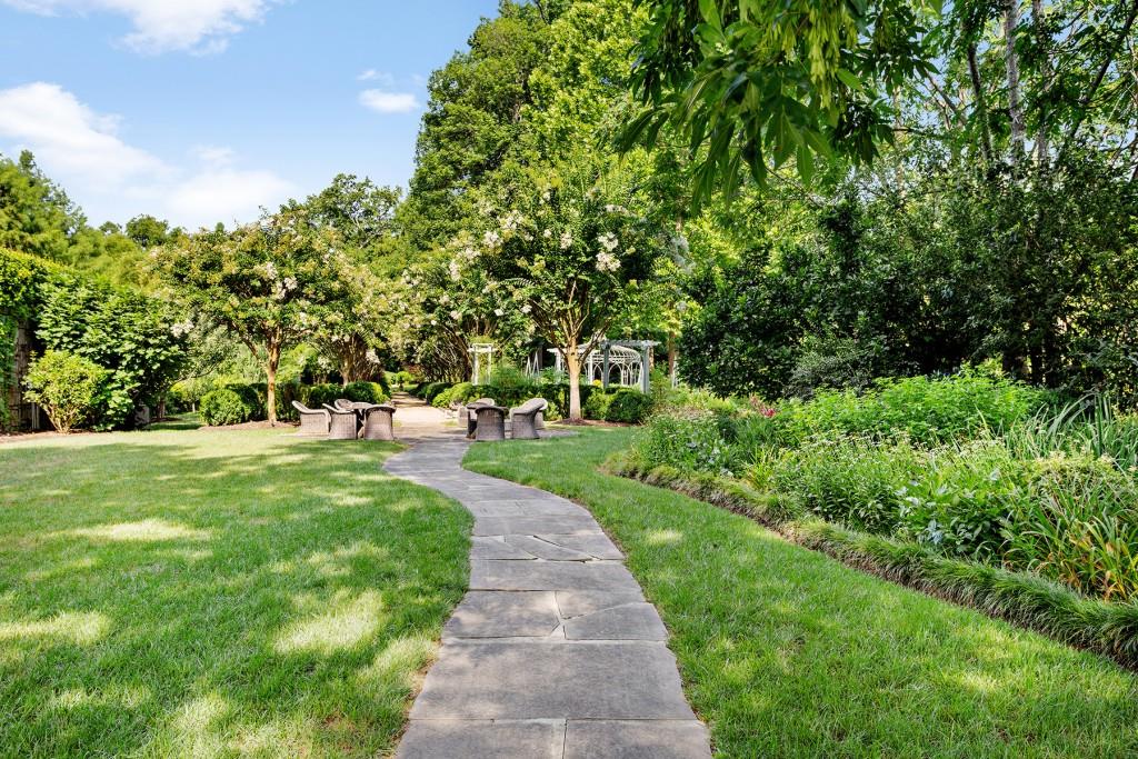 2288 Peachtree Road NW Unit 13