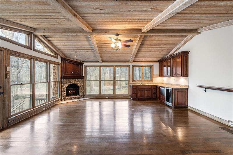 2468 Ridgeway Drive