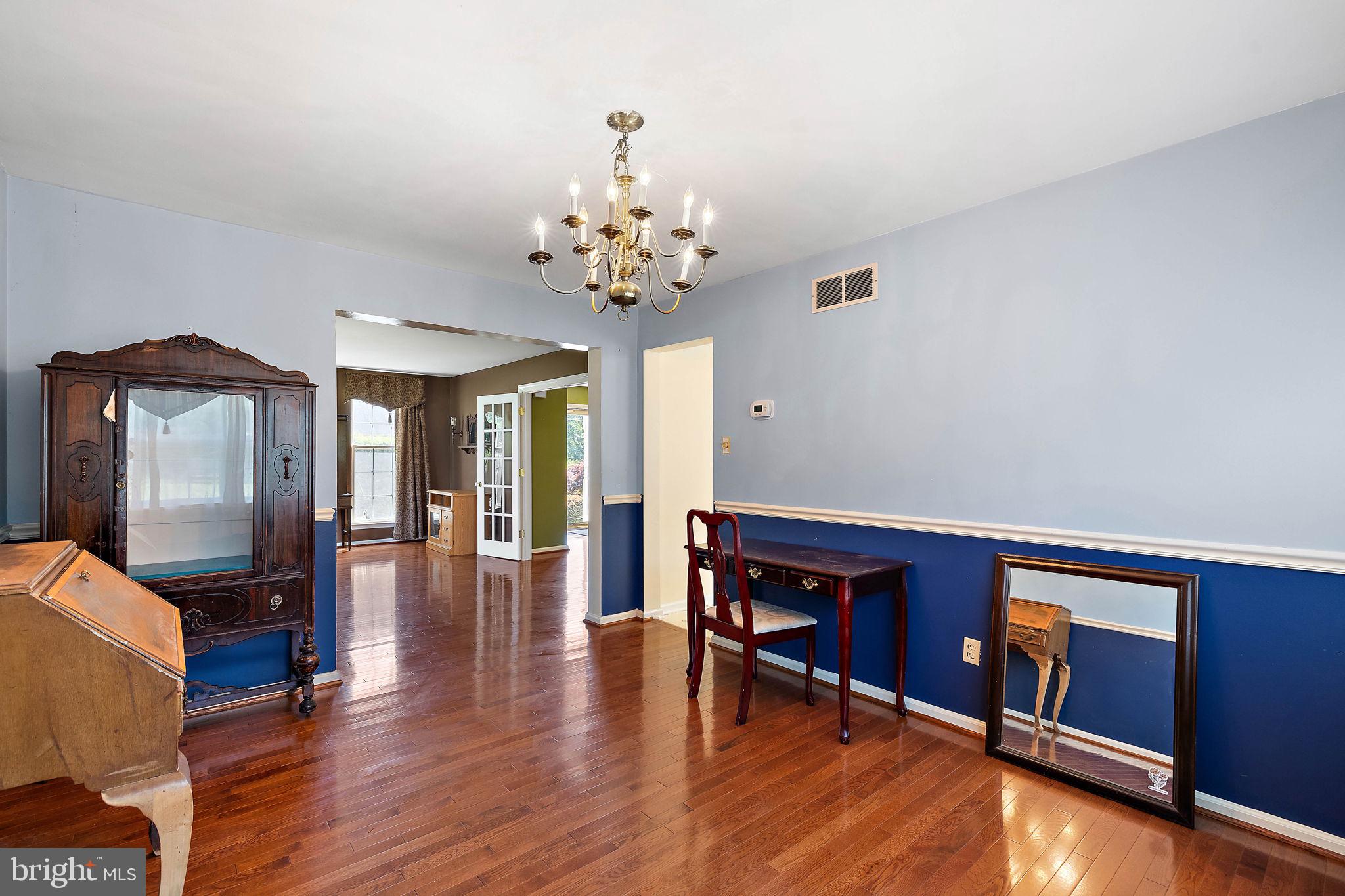 308 W BRADFORD COURT