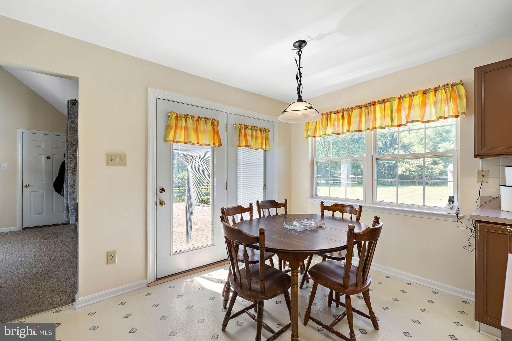 308 W BRADFORD COURT