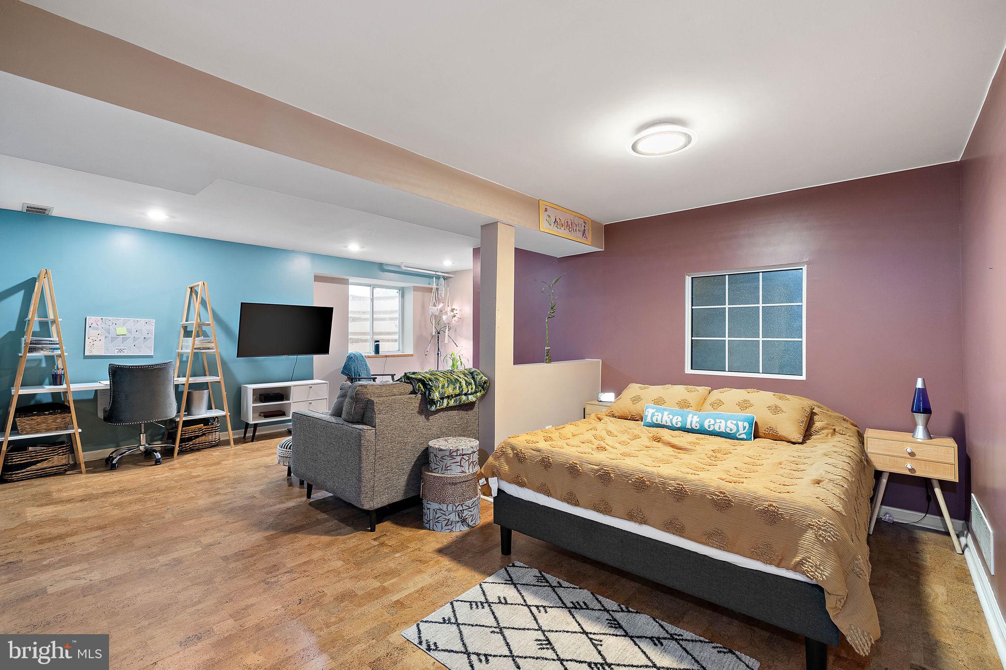 308 W BRADFORD COURT