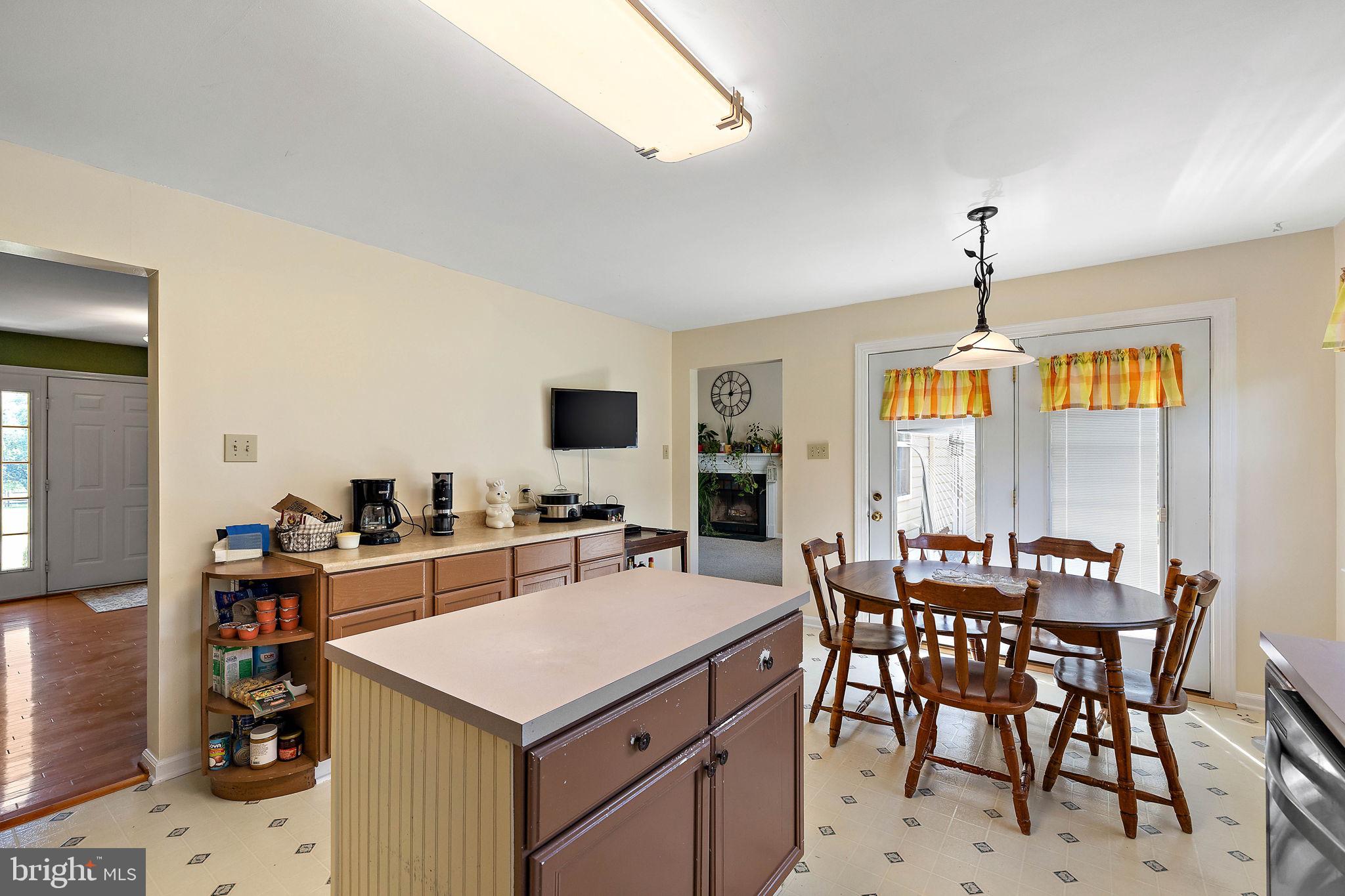 308 W BRADFORD COURT