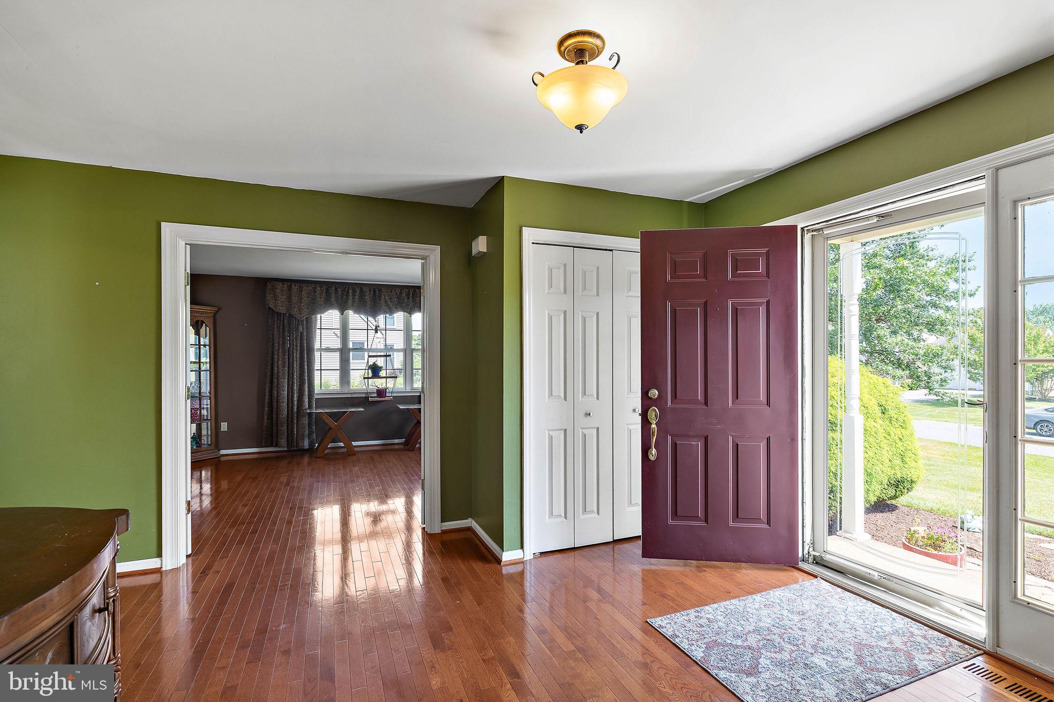 308 W BRADFORD COURT