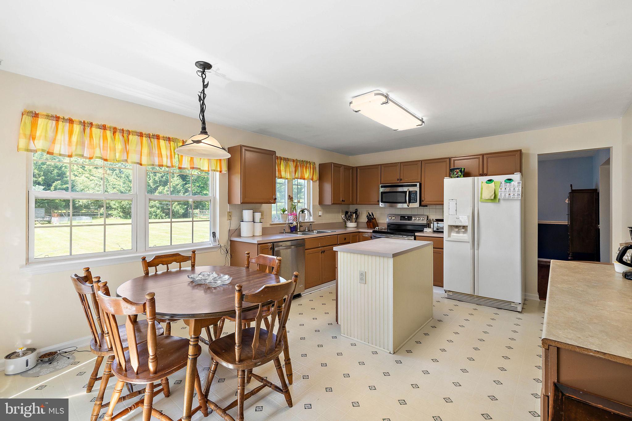308 W BRADFORD COURT
