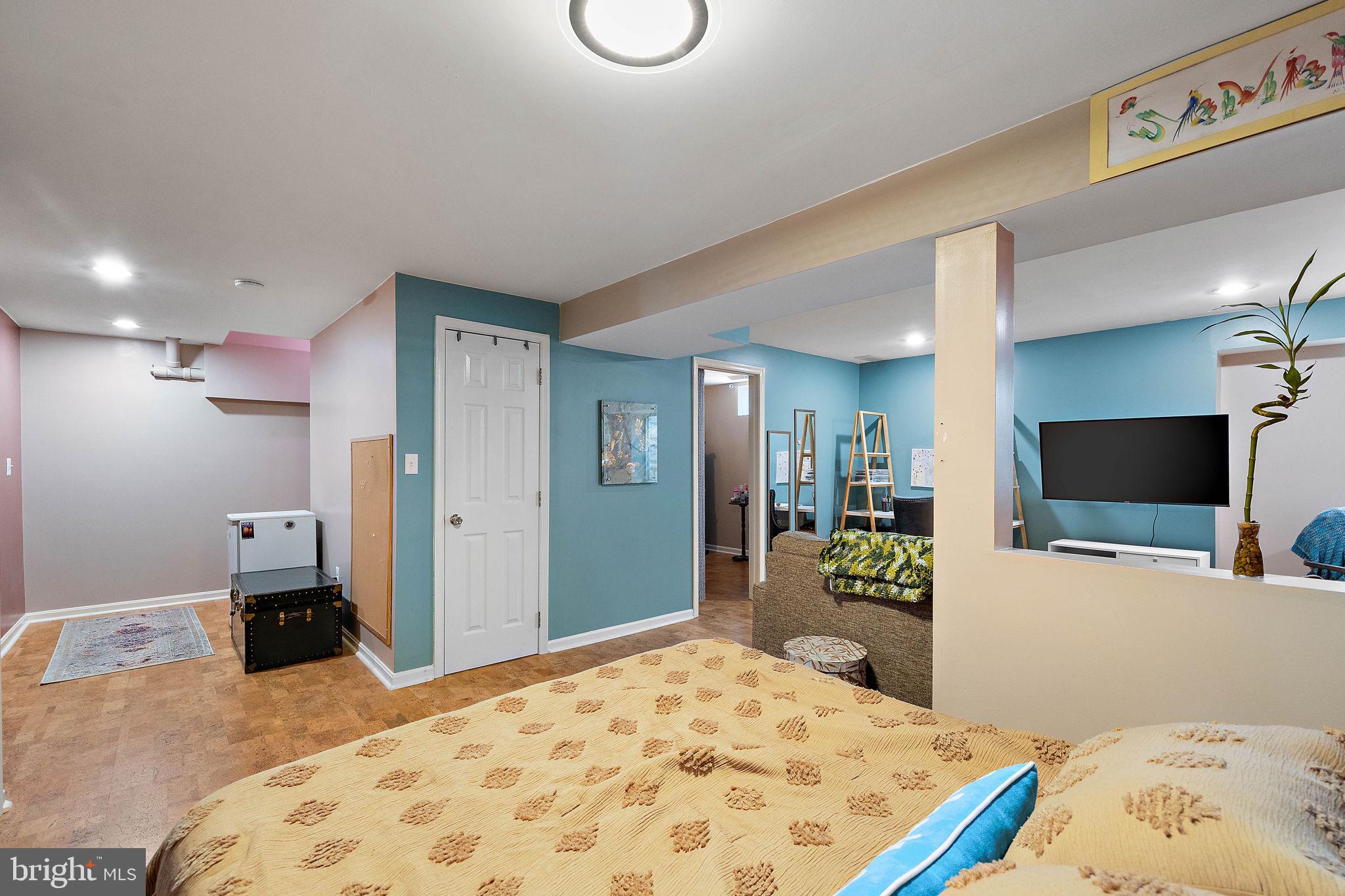 308 W BRADFORD COURT