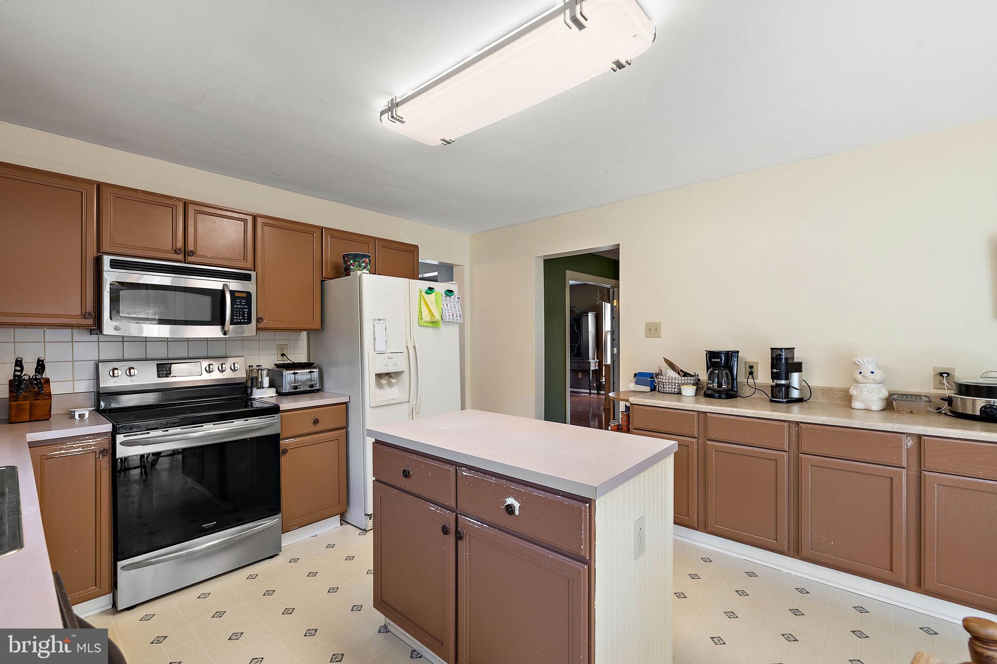 308 W BRADFORD COURT