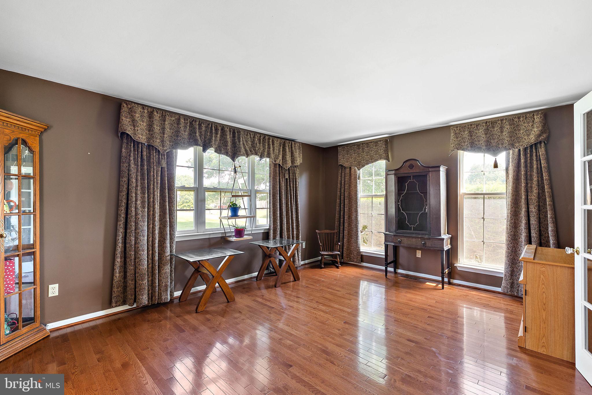 308 W BRADFORD COURT