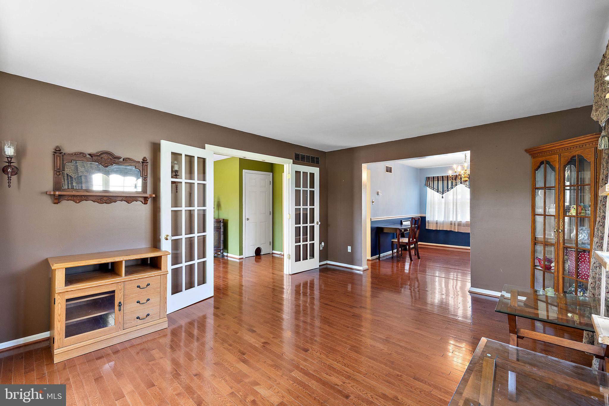 308 W BRADFORD COURT