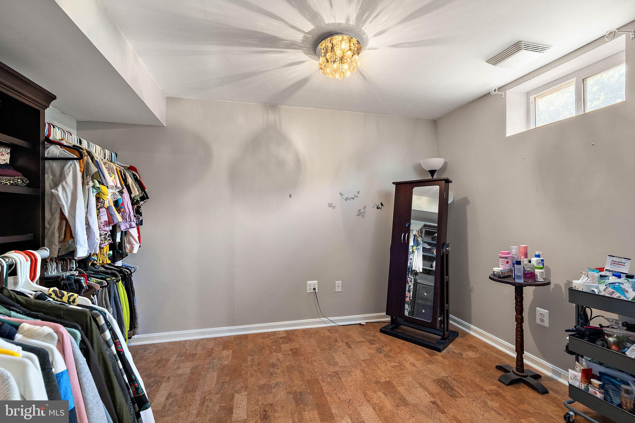 308 W BRADFORD COURT