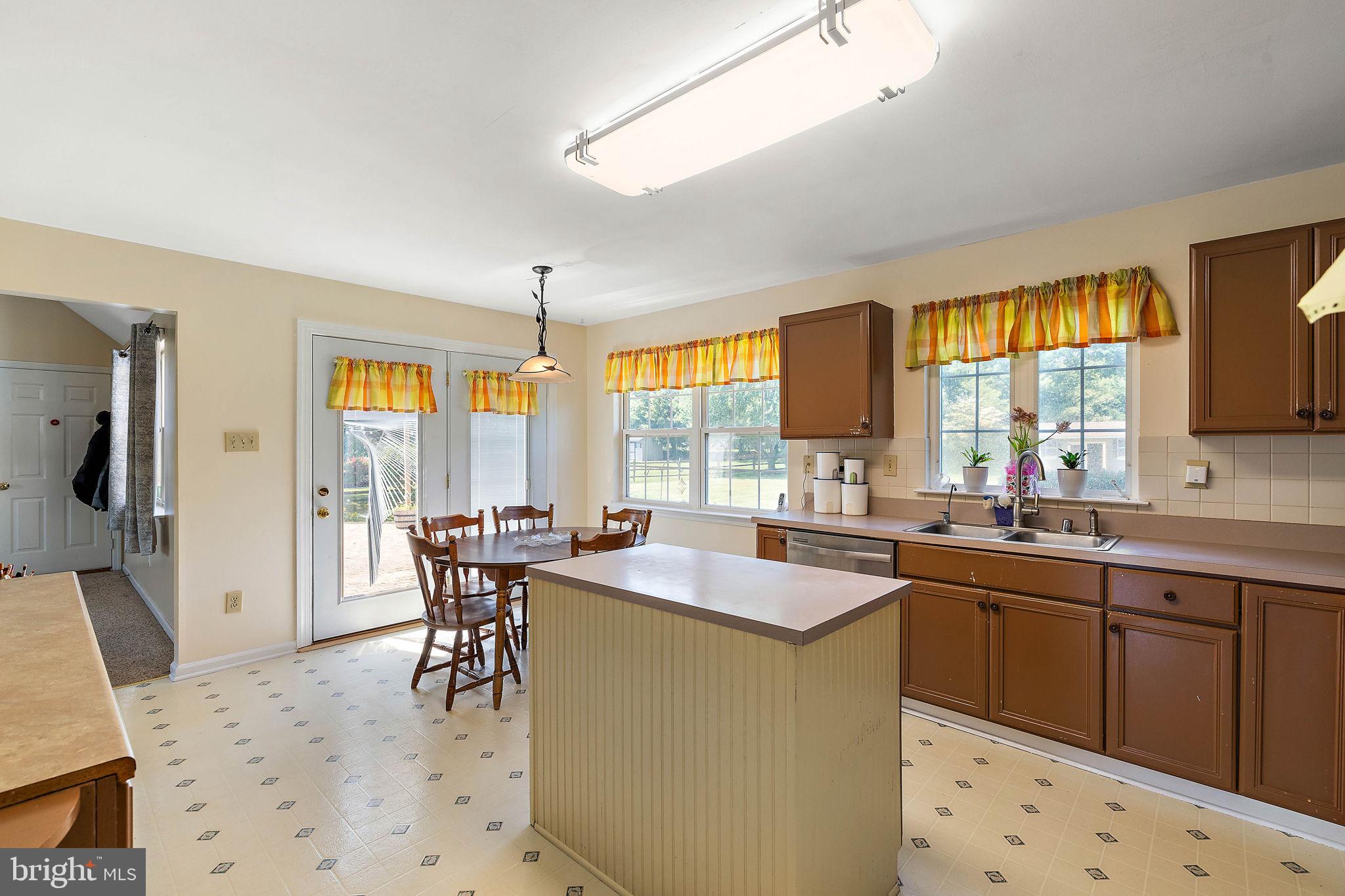 308 W BRADFORD COURT