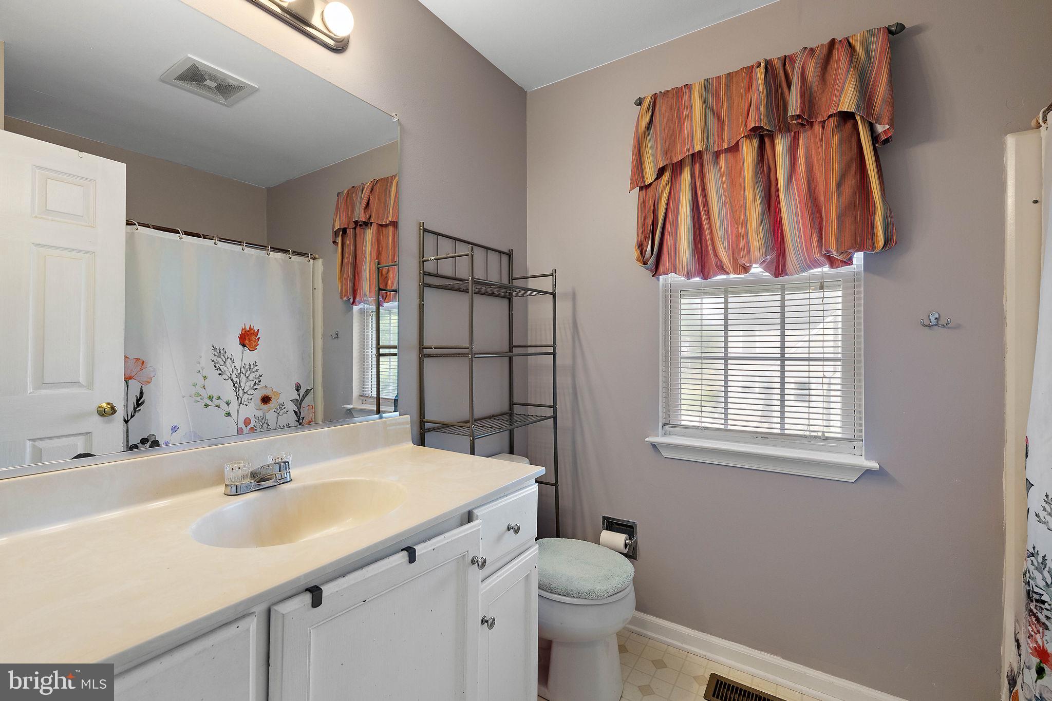 308 W BRADFORD COURT