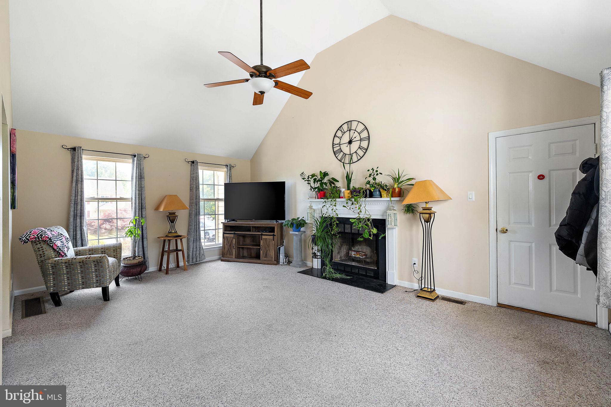 308 W BRADFORD COURT