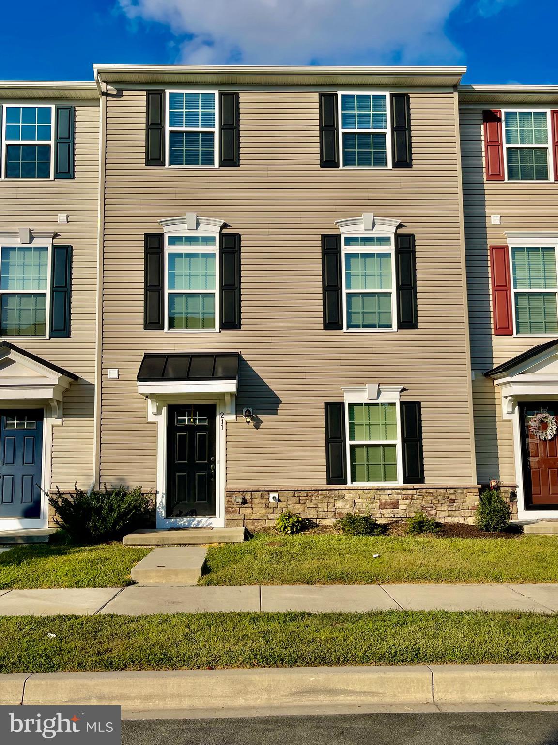211 LAKE SEYMOUR DRIVE