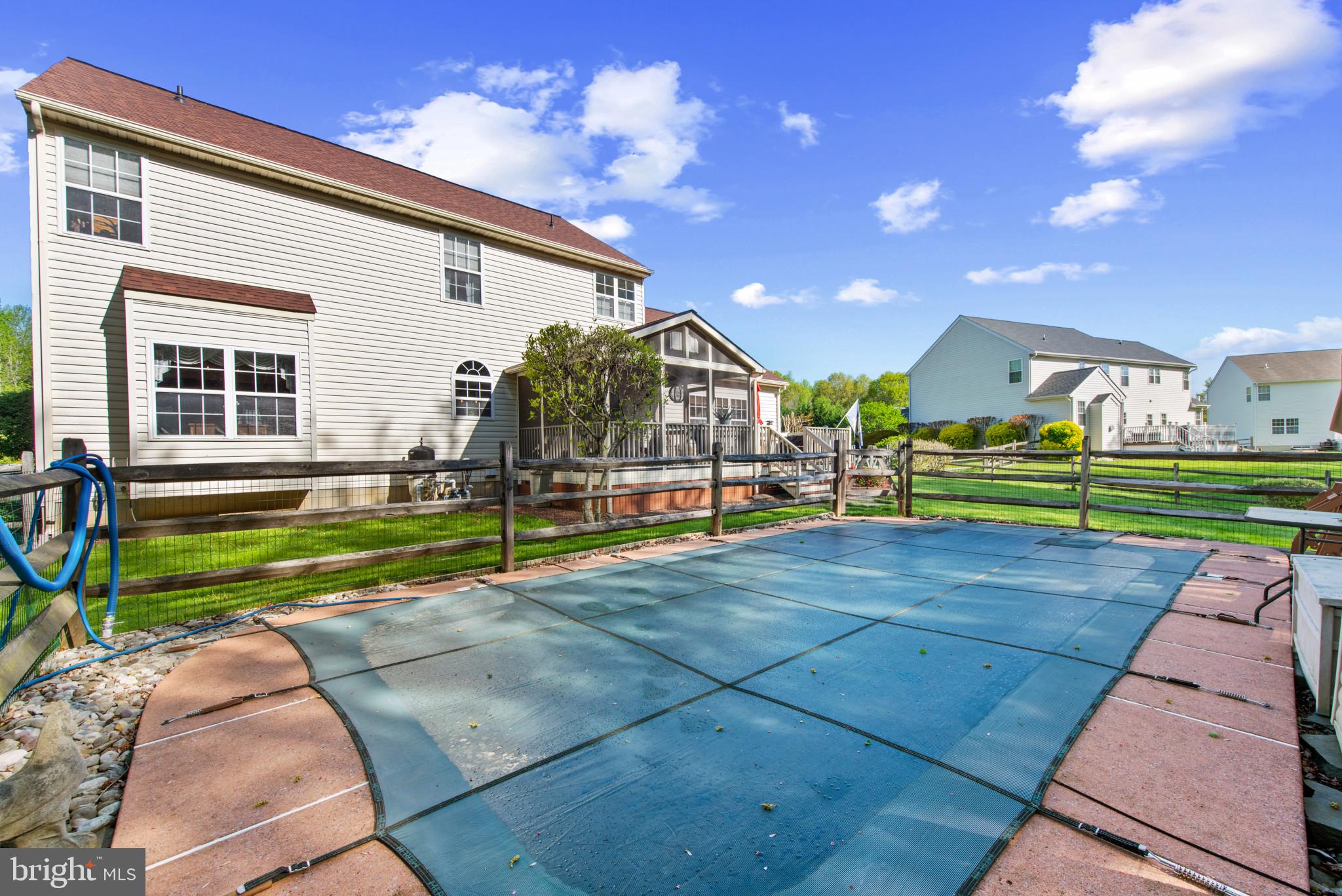 36 CRIMSON KING DRIVE