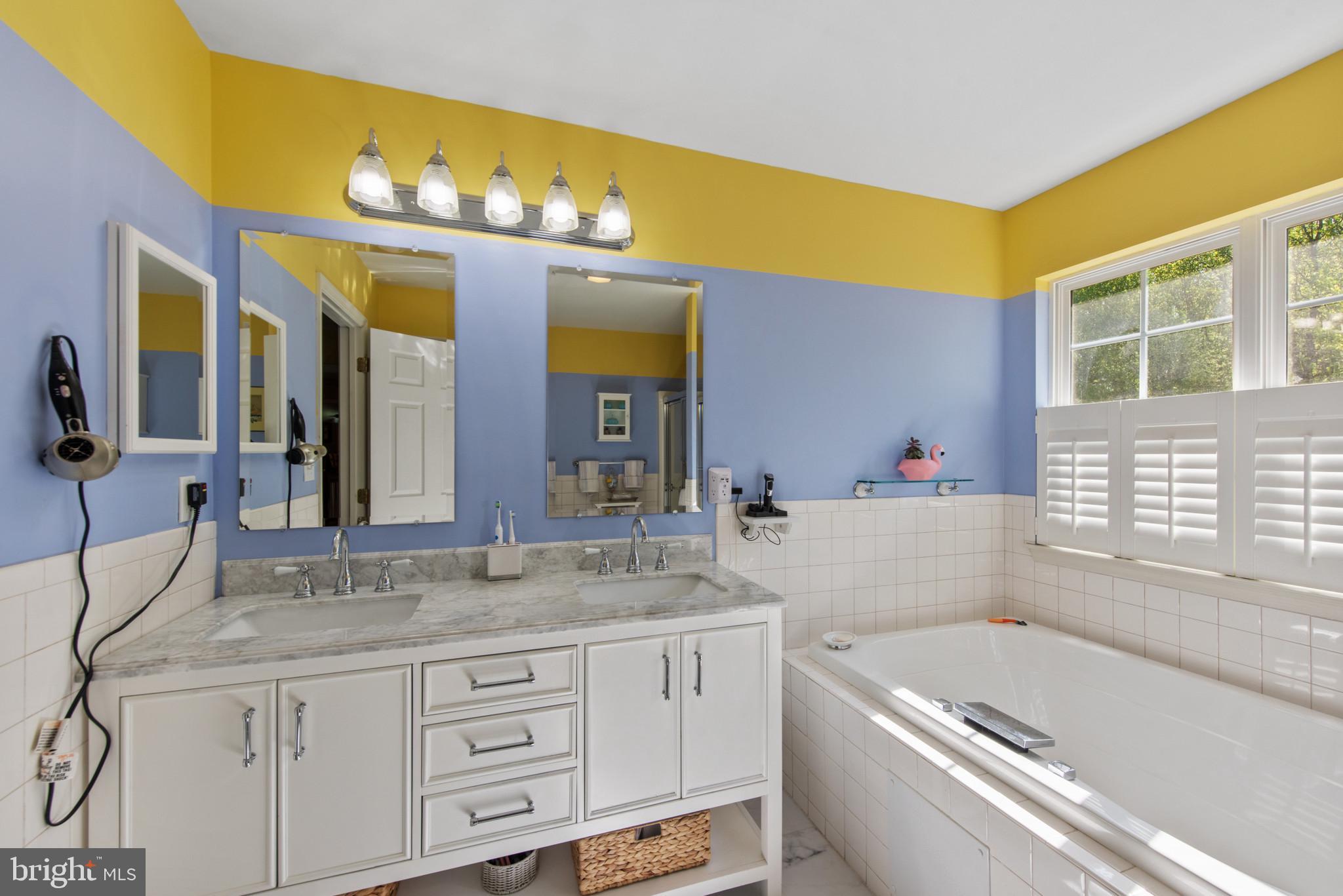 36 CRIMSON KING DRIVE