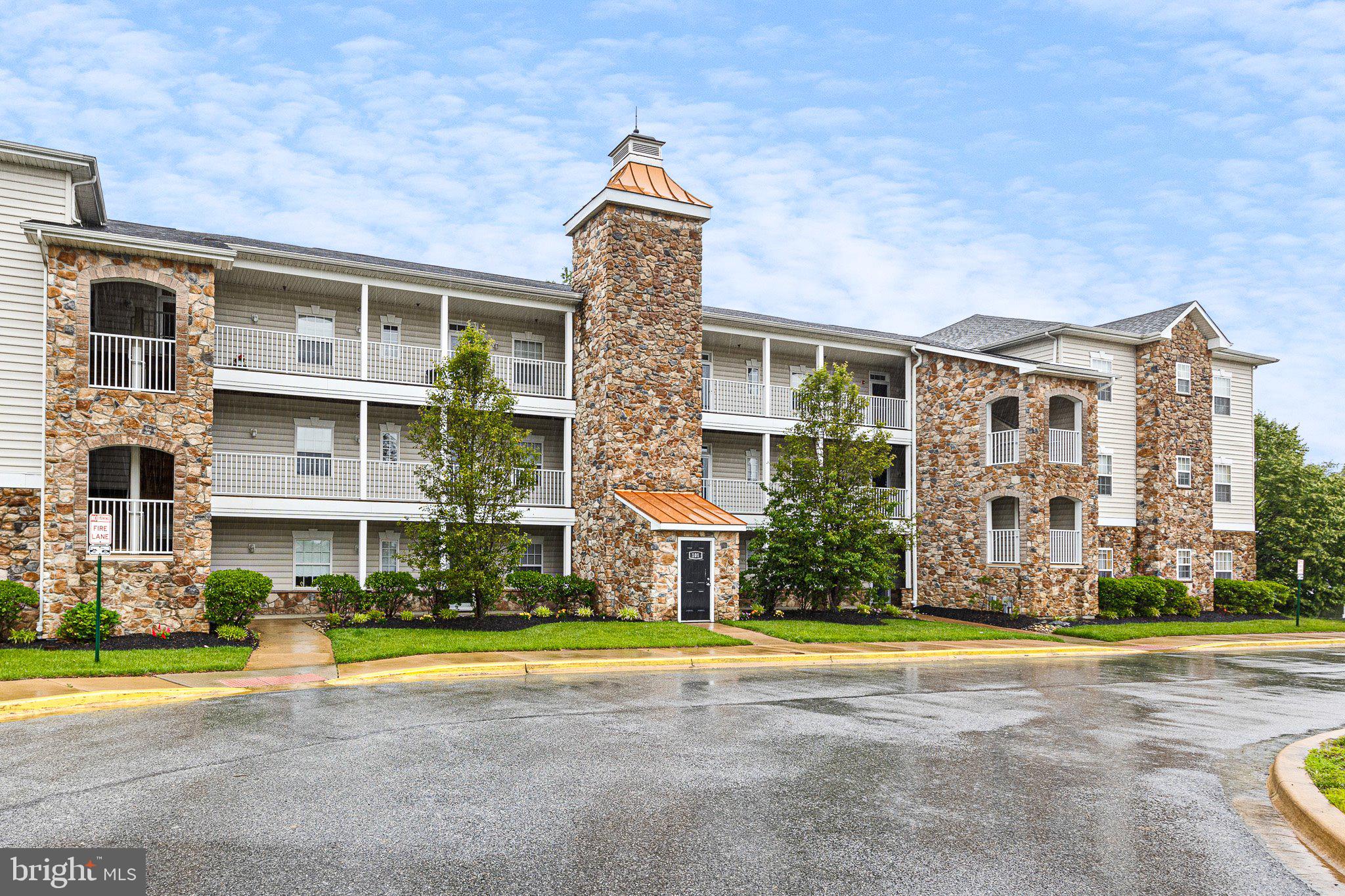101 COLONIAL DOWNS COURT 1305