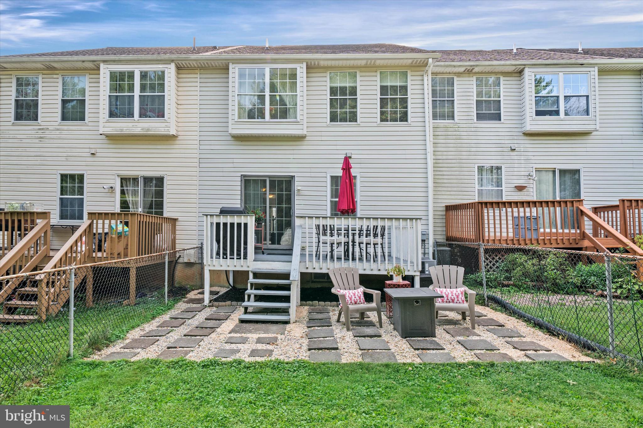 906 8TH STREET