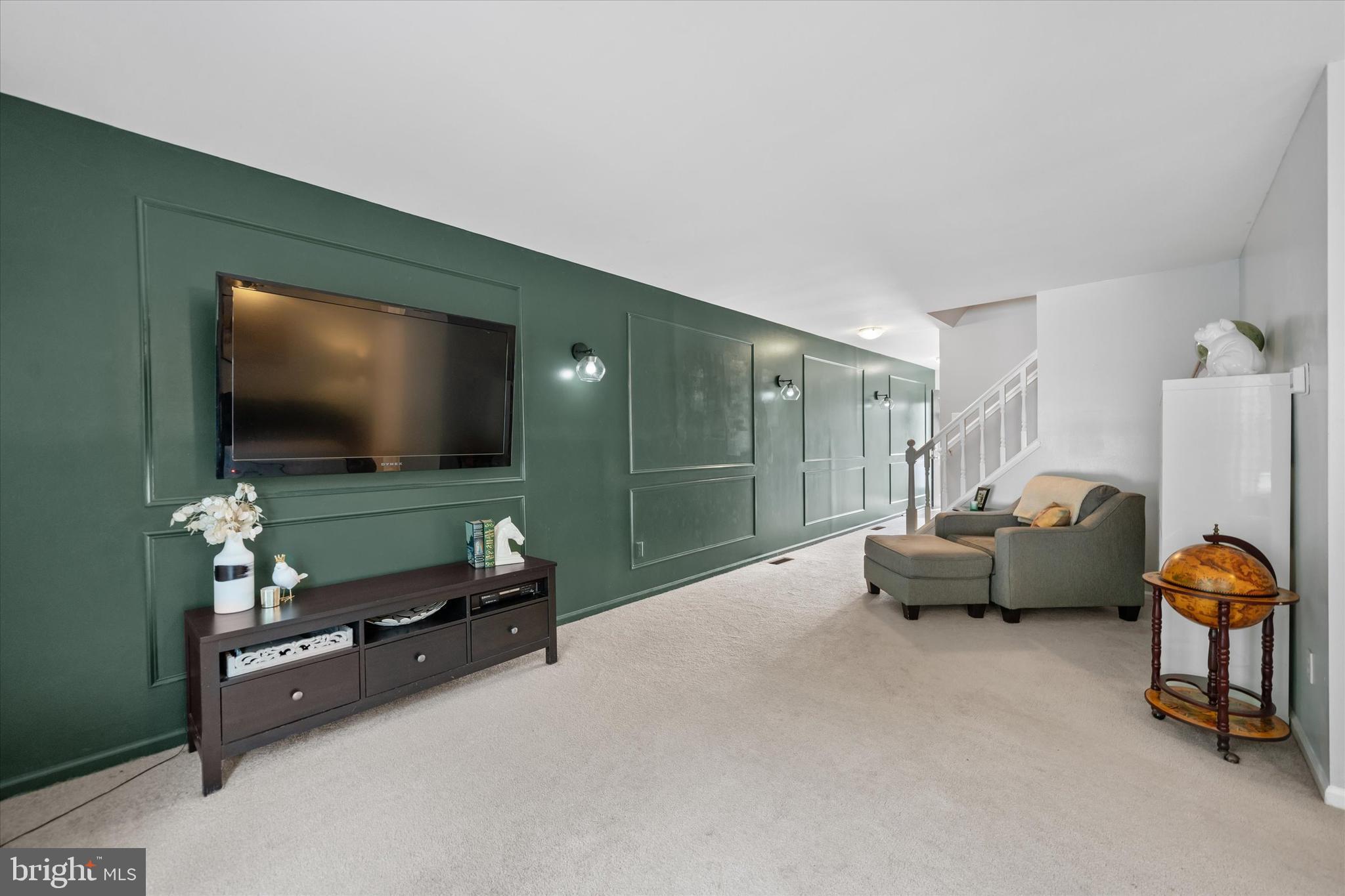 906 8TH STREET