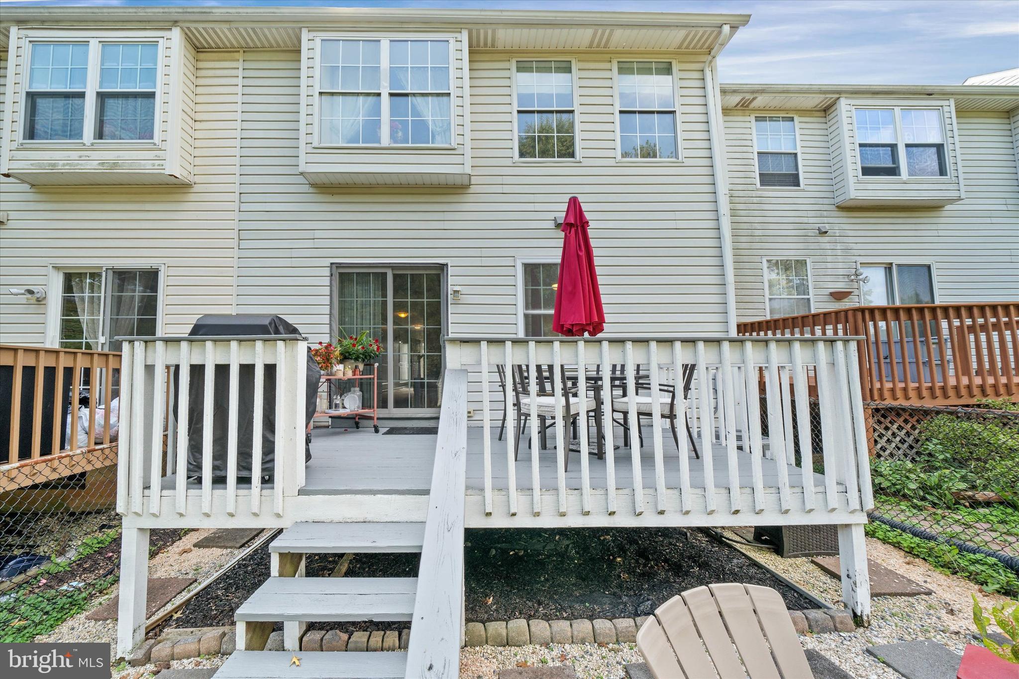 906 8TH STREET