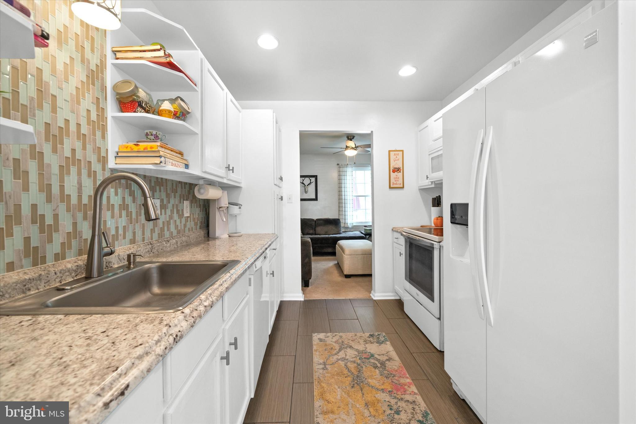 906 8TH STREET