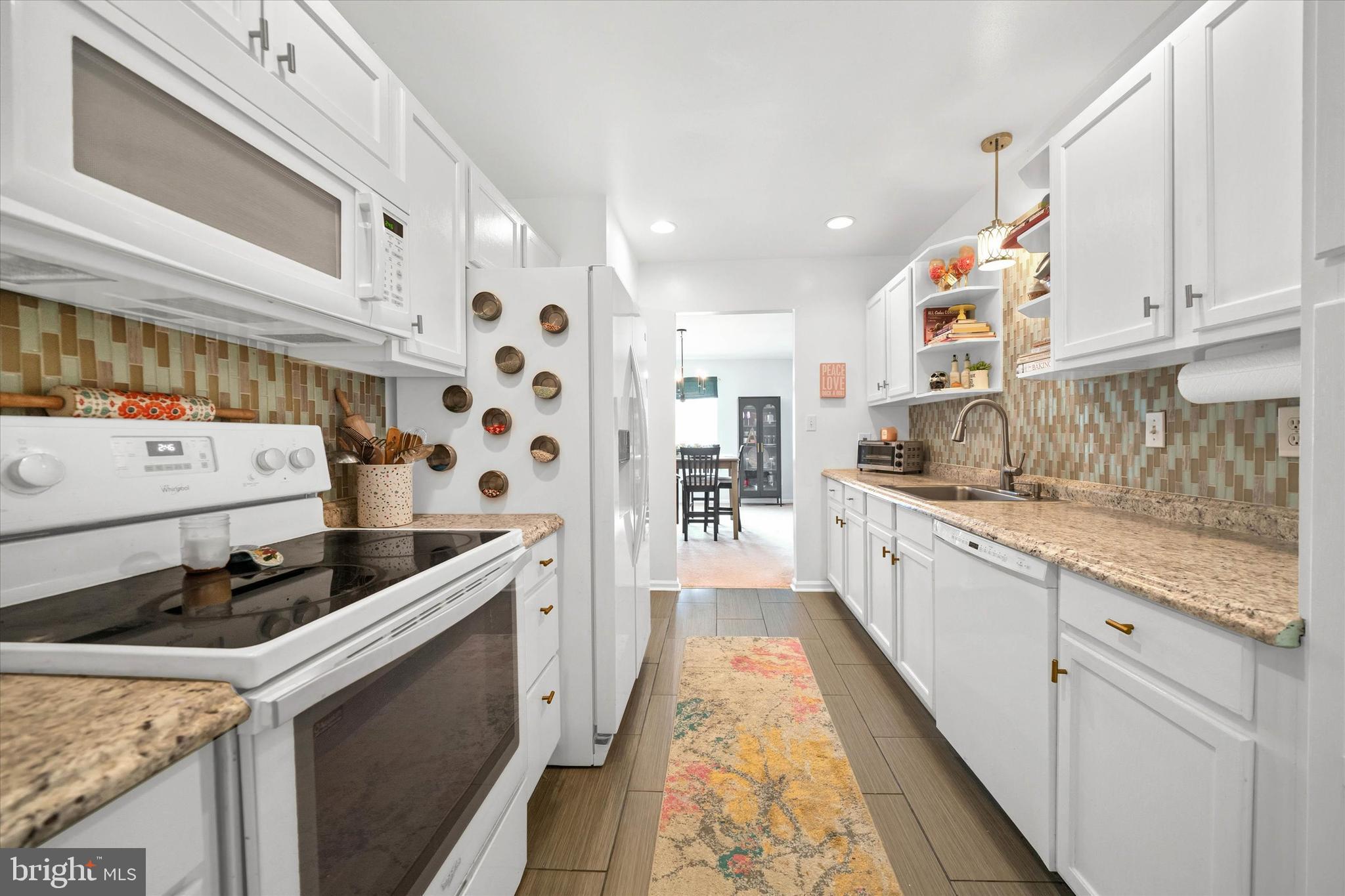 906 8TH STREET