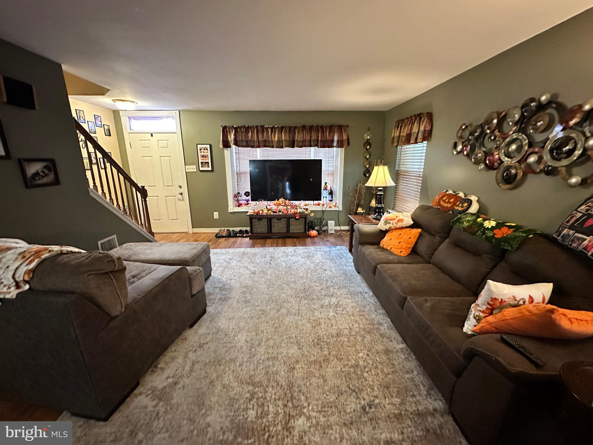 145 CREEKSIDE COURT