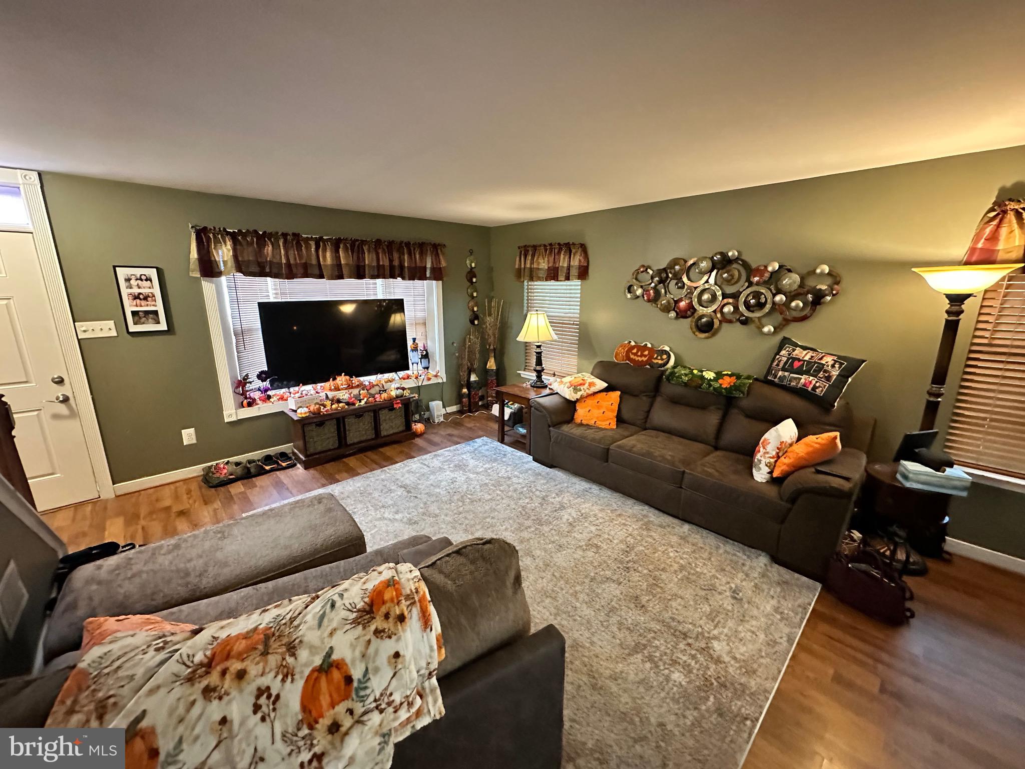 145 CREEKSIDE COURT