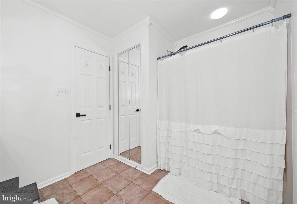 7 LANDVIEW COURT
