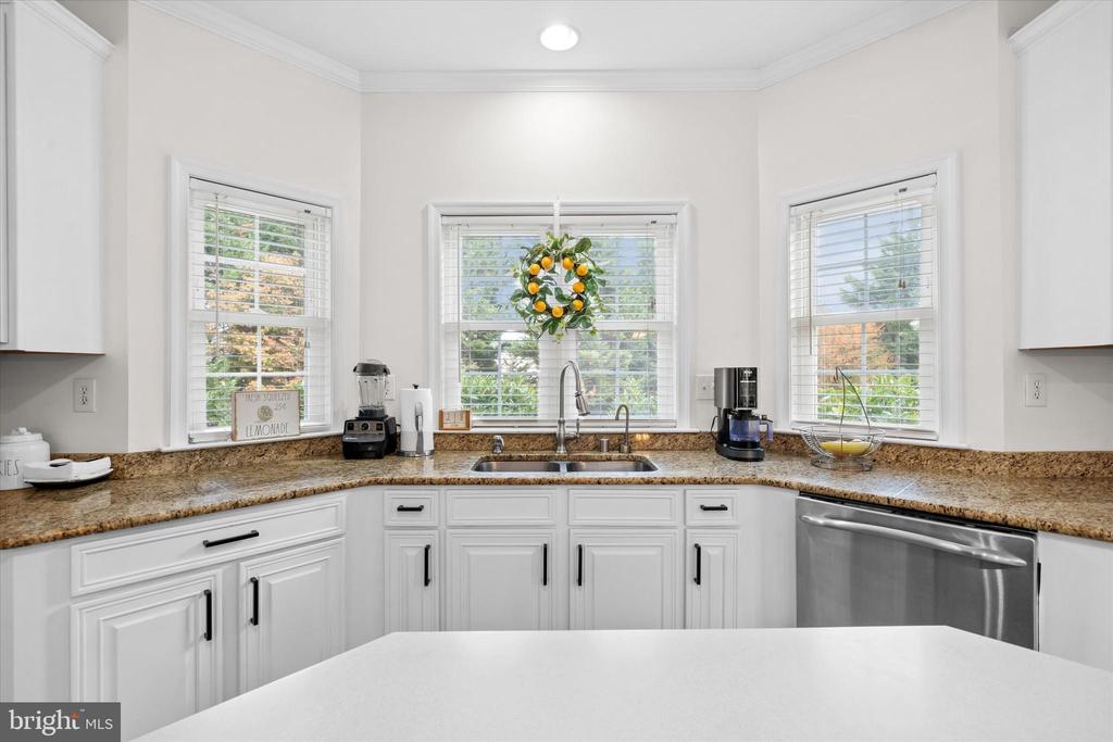7 LANDVIEW COURT