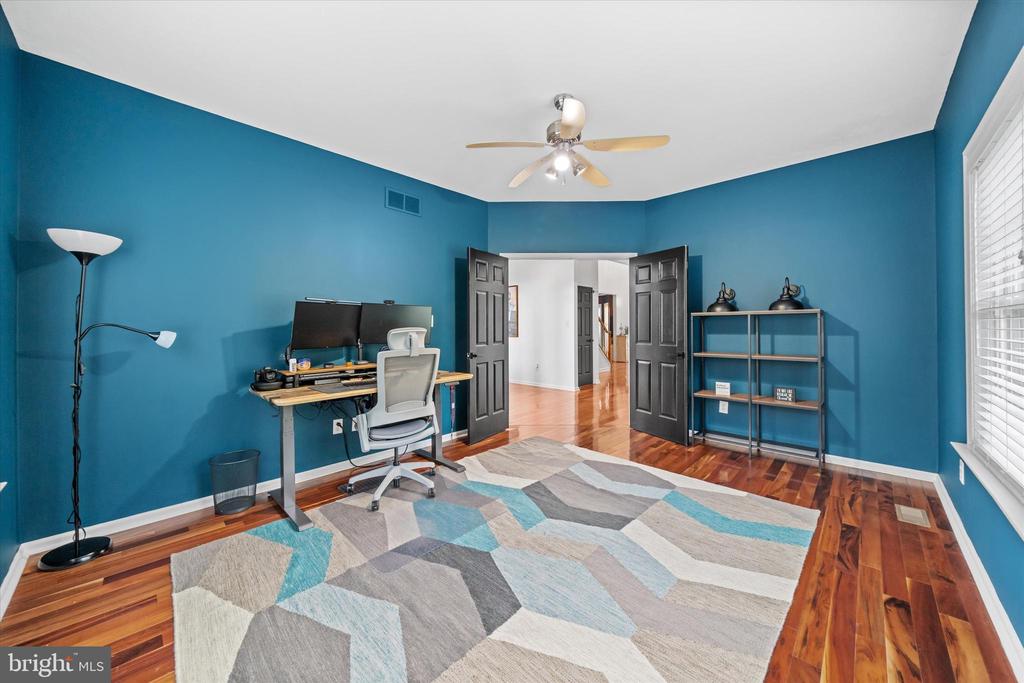 7 LANDVIEW COURT
