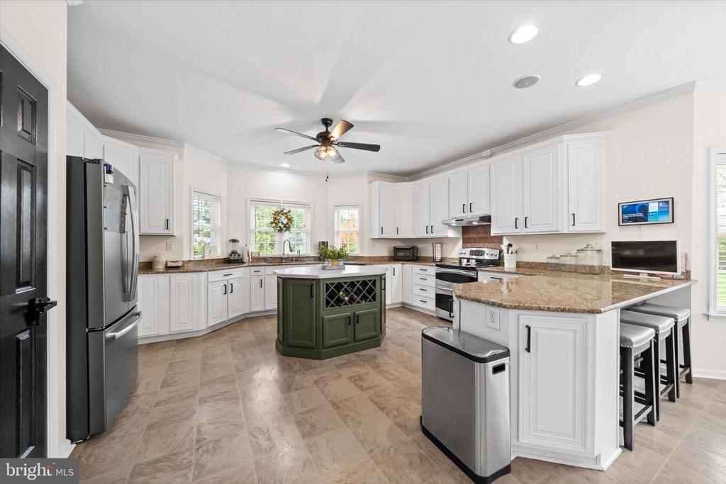 7 LANDVIEW COURT