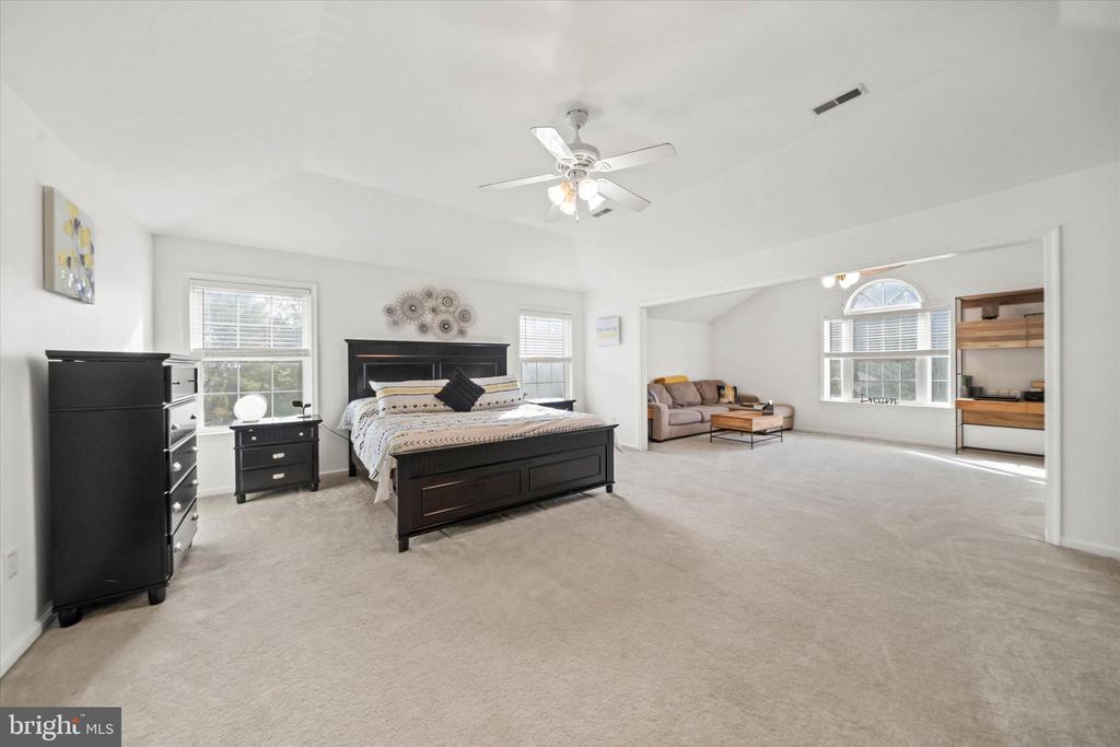 7 LANDVIEW COURT