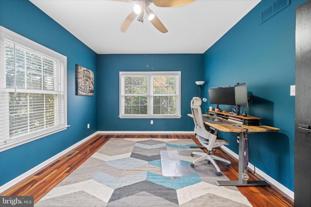 7 LANDVIEW COURT