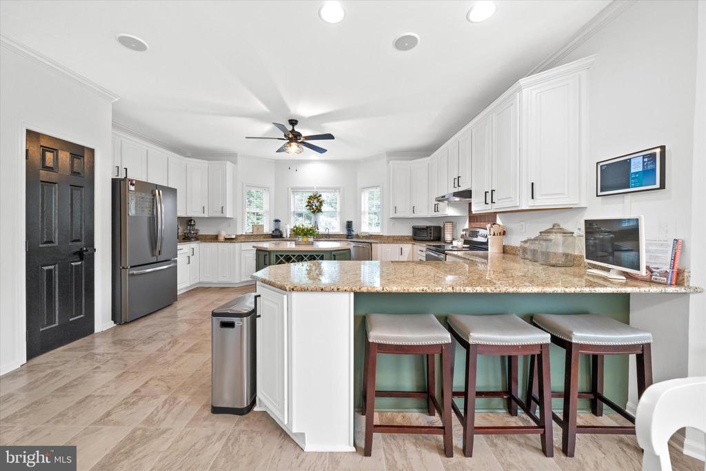 7 LANDVIEW COURT