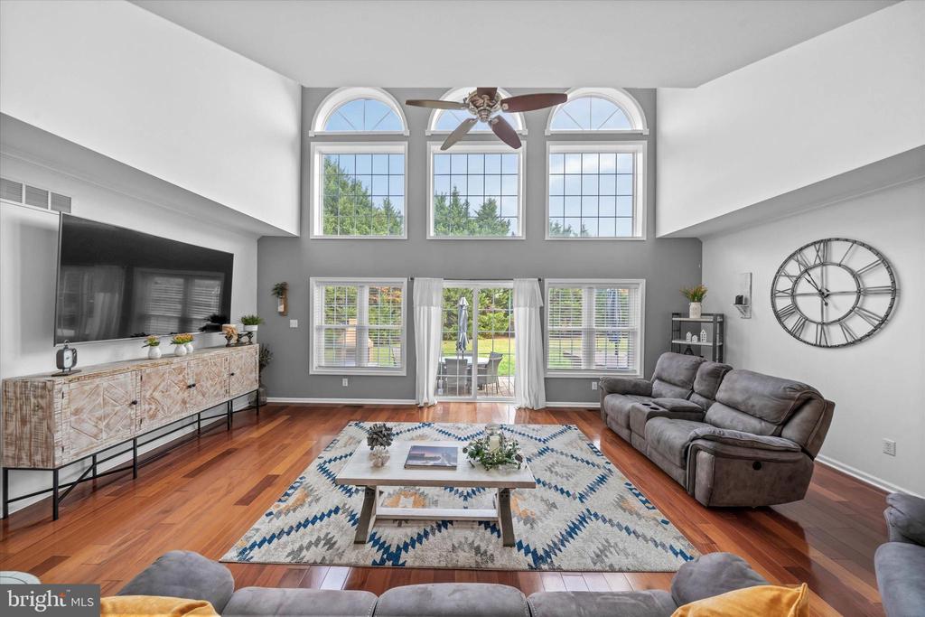 7 LANDVIEW COURT