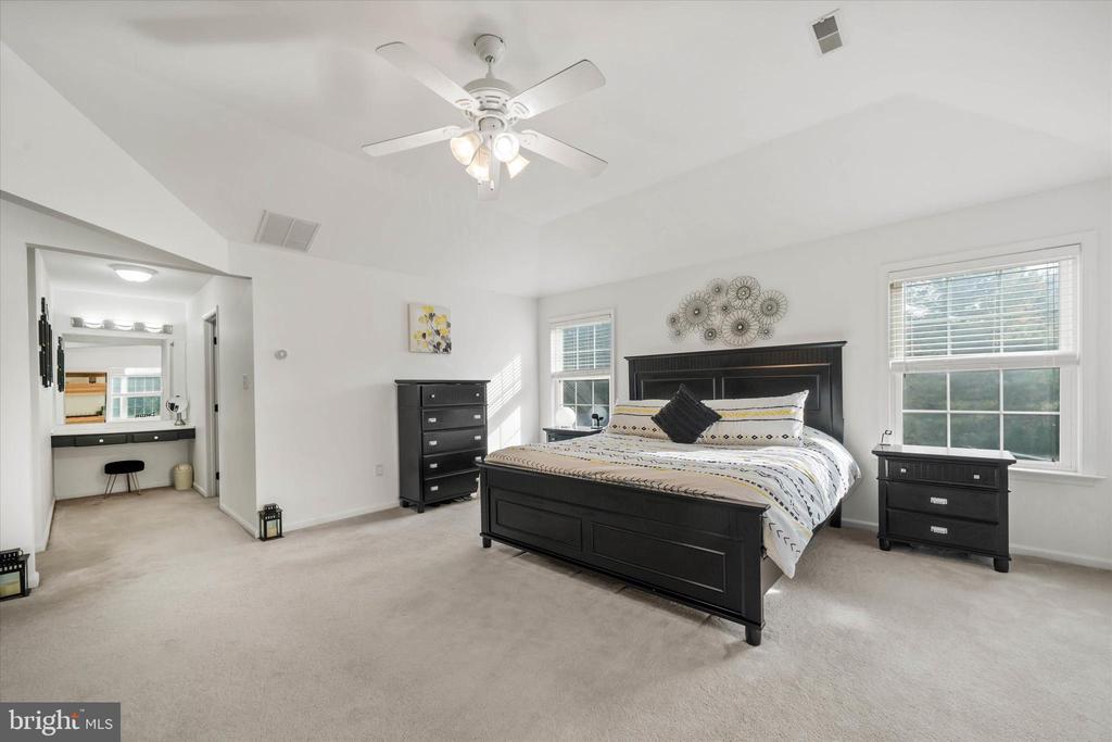 7 LANDVIEW COURT